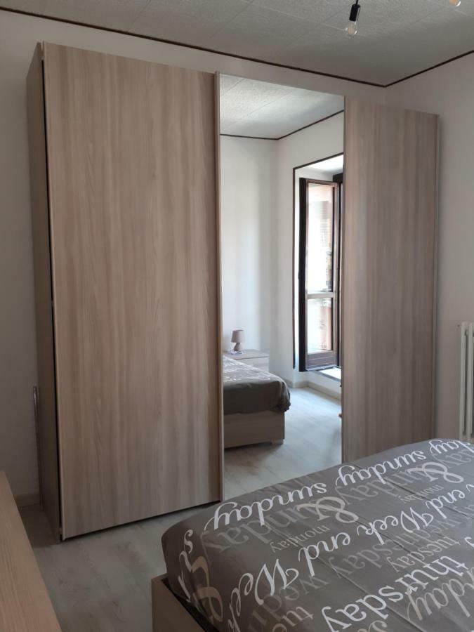 Laura'S Lake Room Arona Exterior foto