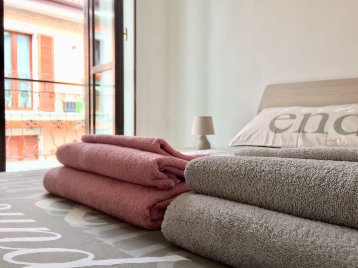 Laura'S Lake Room Arona Exterior foto